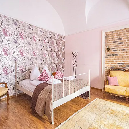 Astronomical Clock Suite By Ruterra Prague Exterior photo